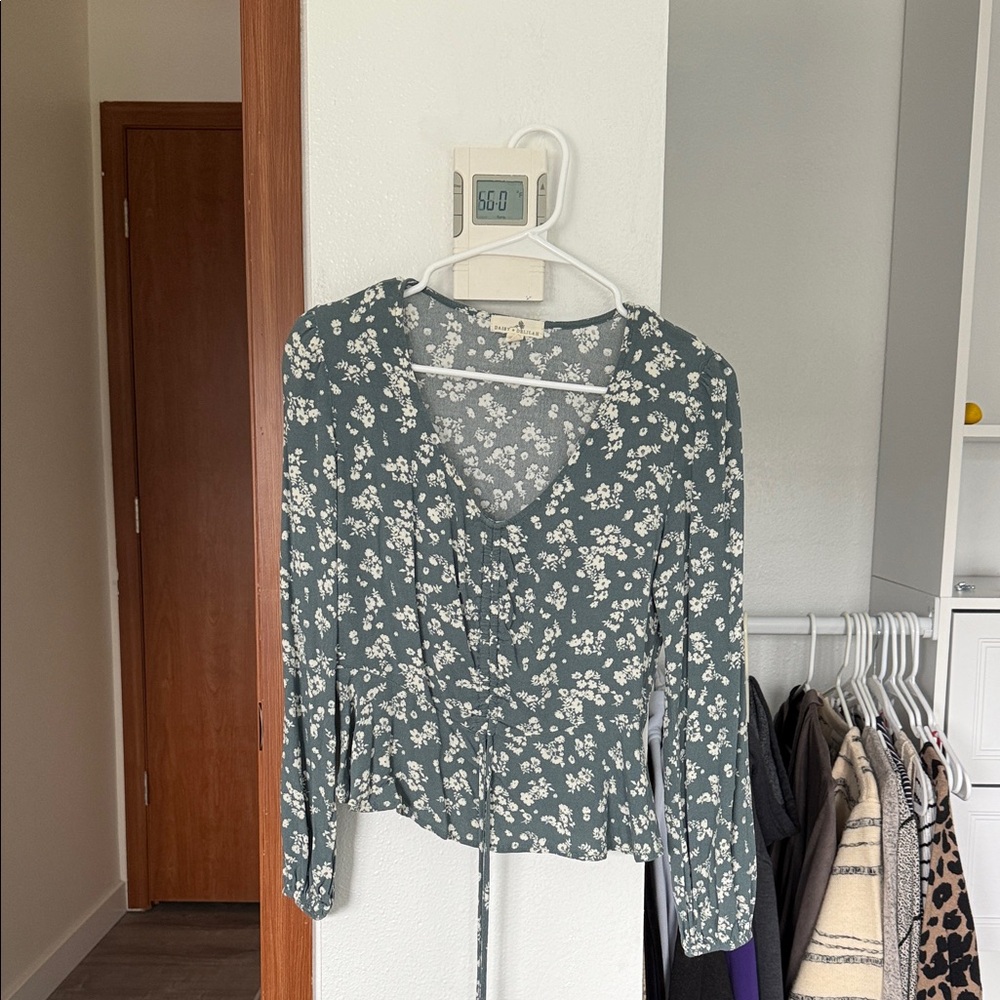 Chic Floral V-Neck Blouse in Green